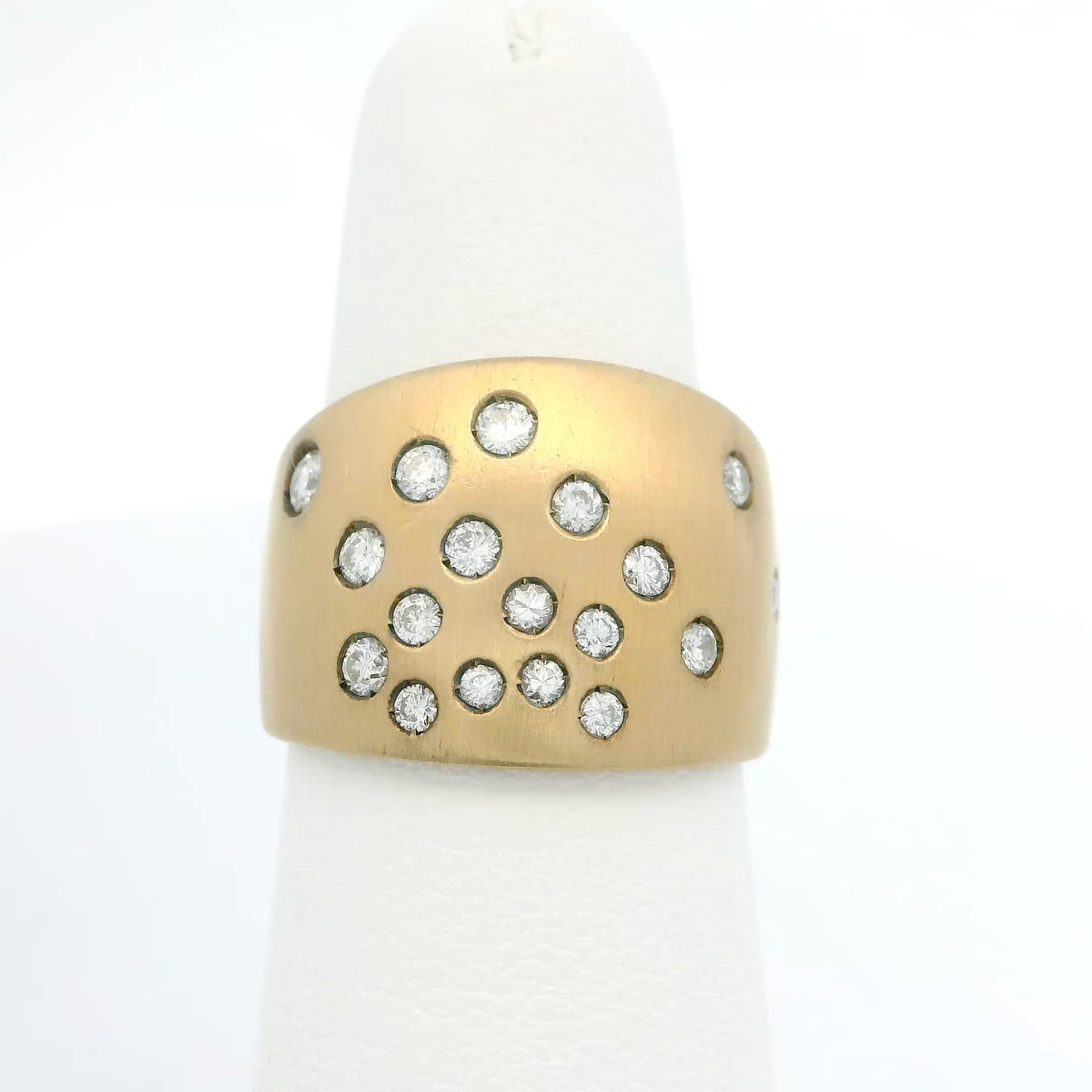 Tapered Cluster Diamond Band