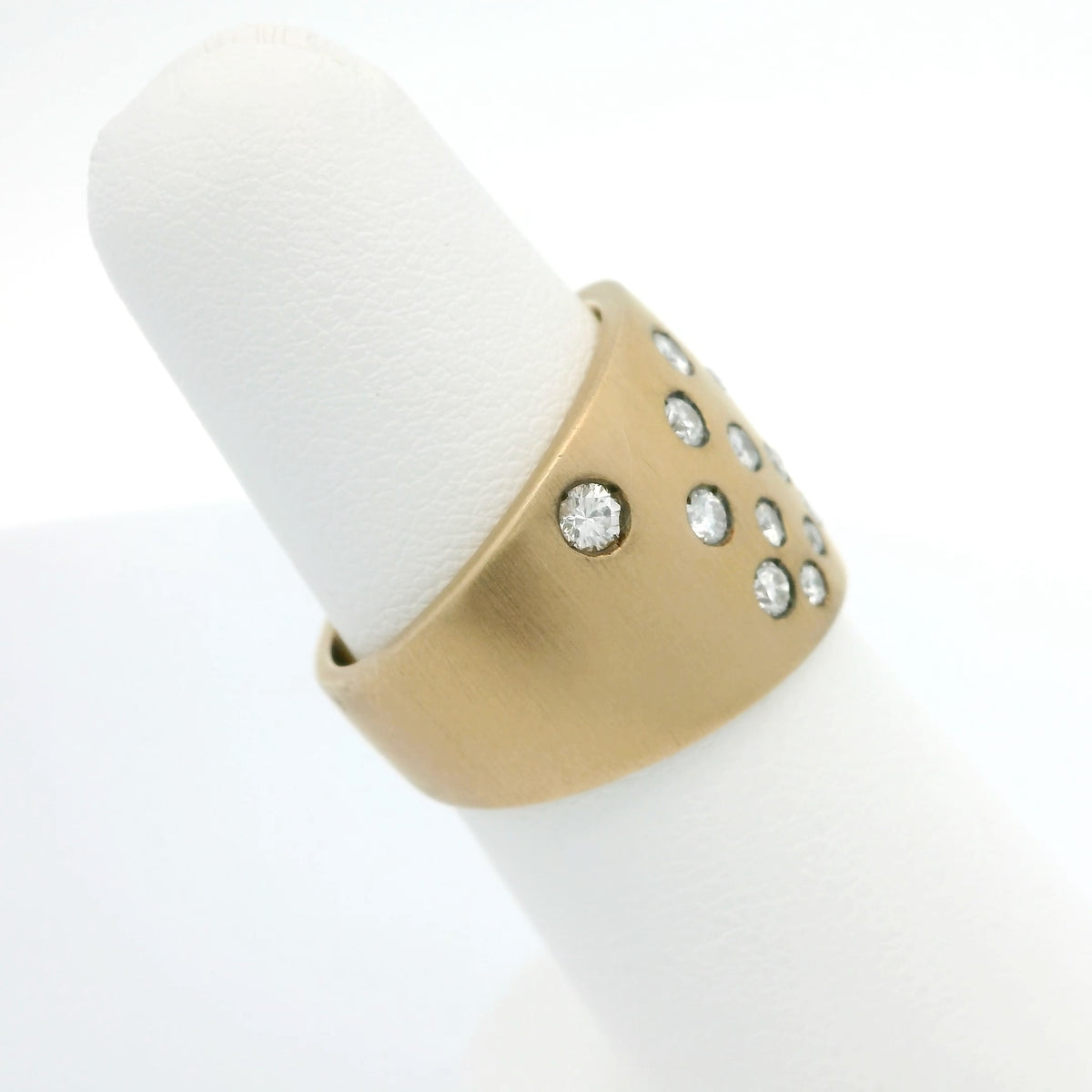 Tapered Cluster Diamond Band