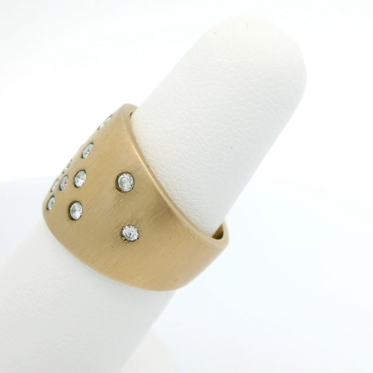 Tapered Cluster Diamond Band